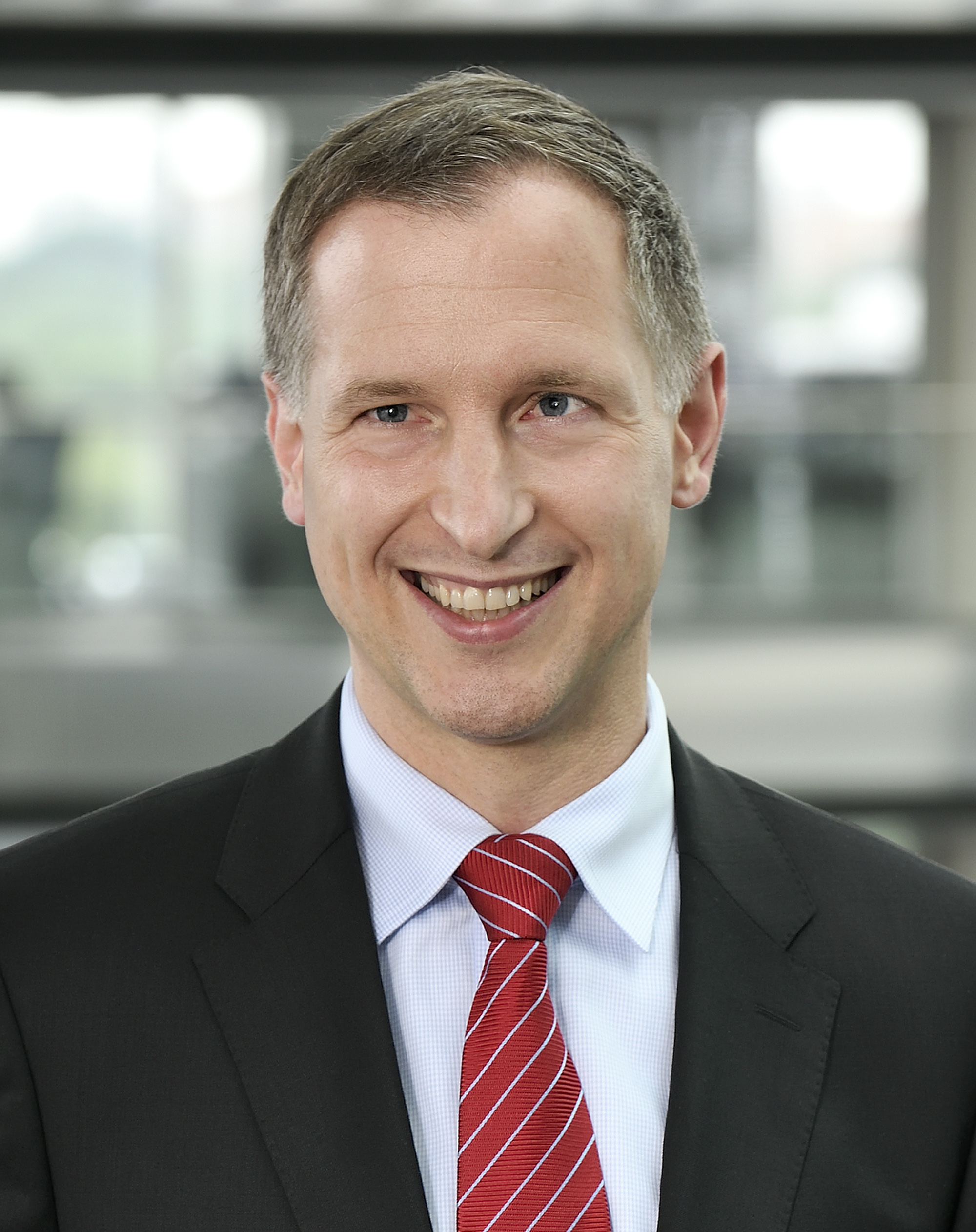 Dr. Thomas Kuhnt ,
Deputy Chairman of HDI Global Network AG